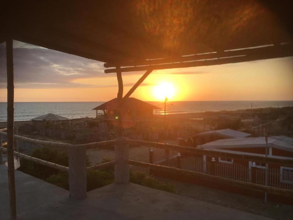 Hostal Puerto Engabao "El Surf Shelter" エクステリア 写真