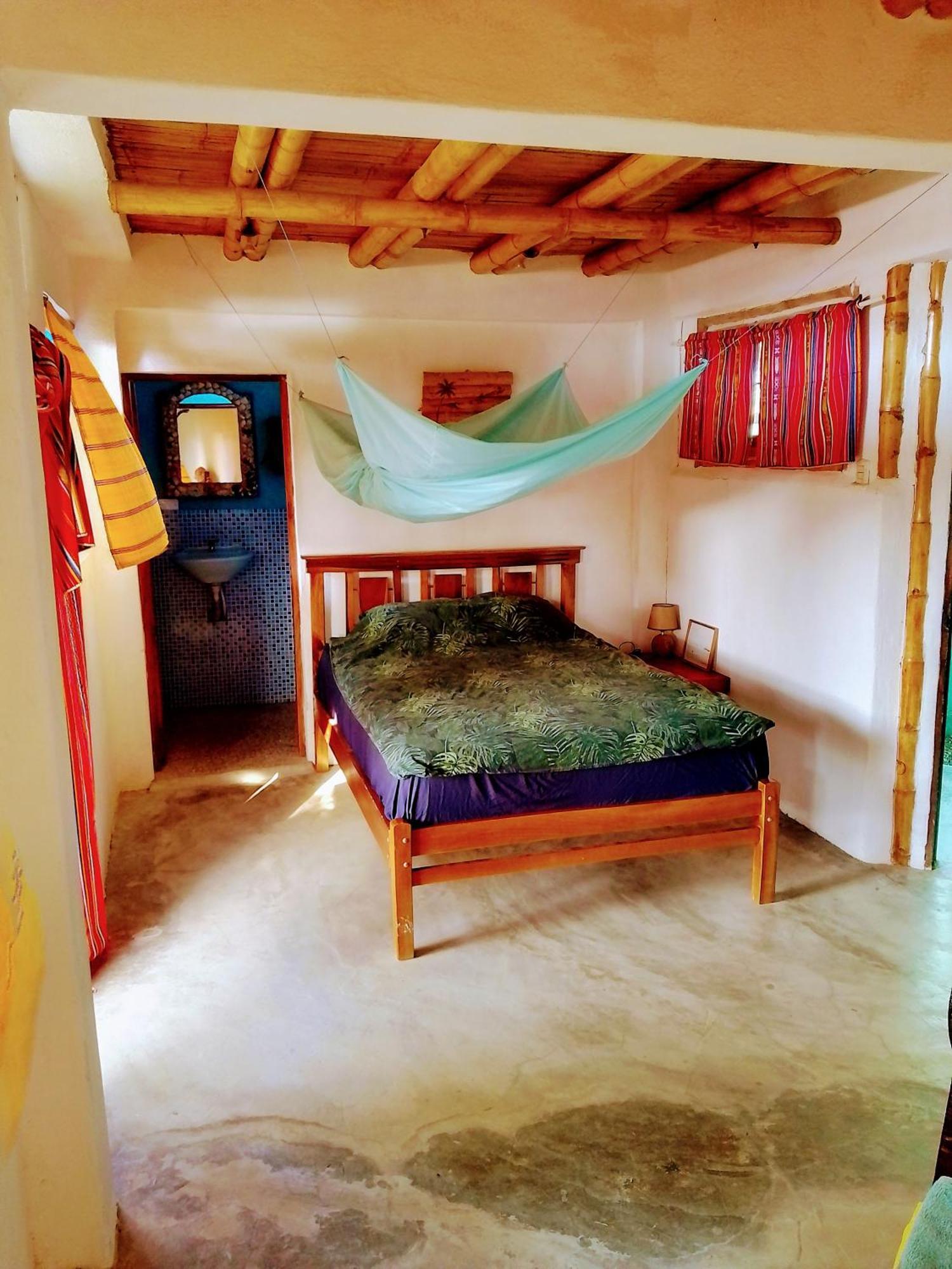 Hostal Puerto Engabao "El Surf Shelter" 部屋 写真